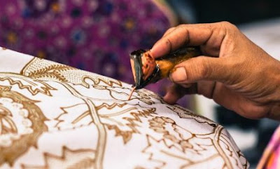 Pakaian Tradisional dan Manufaktur
