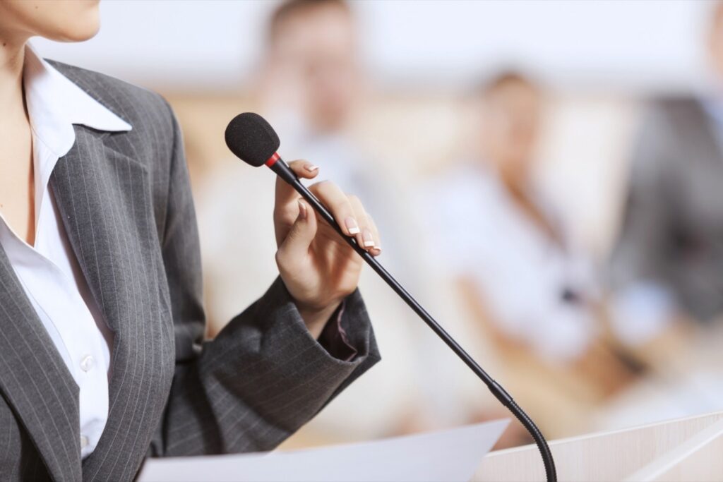 cara-public-speaking-yang-baik-dan-benar-sukses-berbicara