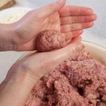 cara mencacah daging bakso