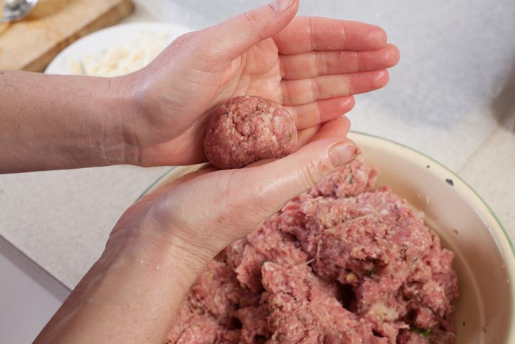 cara mencacah daging bakso