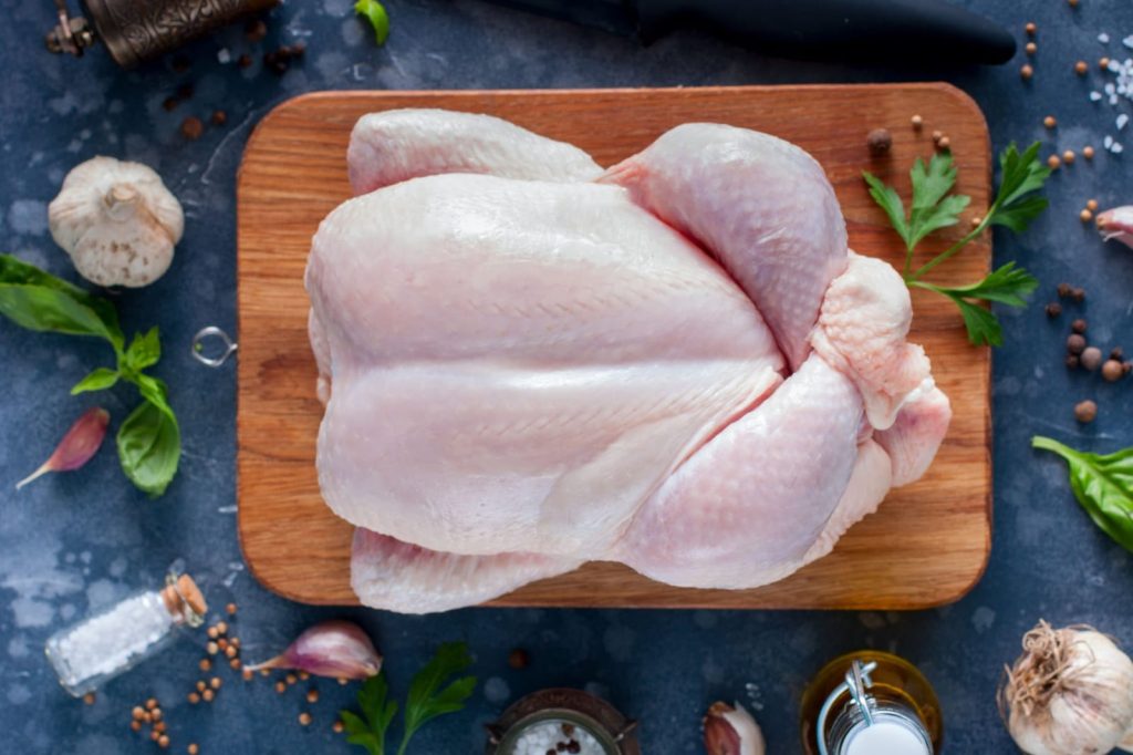 Cara Membersihkan Ayam Setelah Potong
