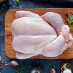 Cara Membersihkan Ayam Setelah Potong