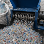 proses pencacahan sampah plastik