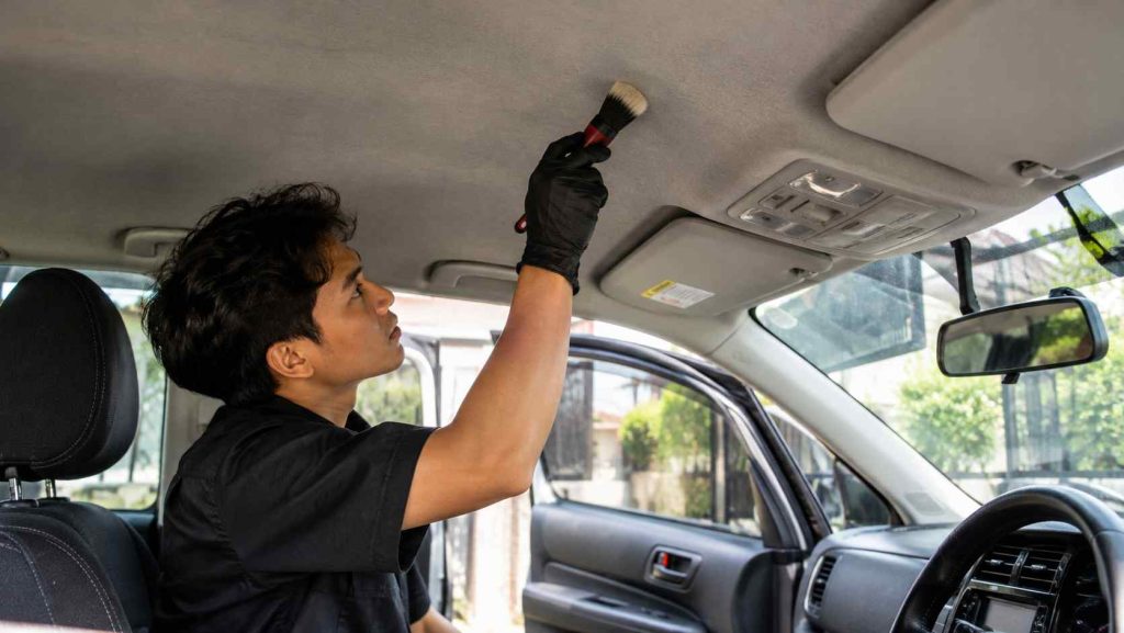 Cara Membersihkan Plafon Mobil yang Kotor