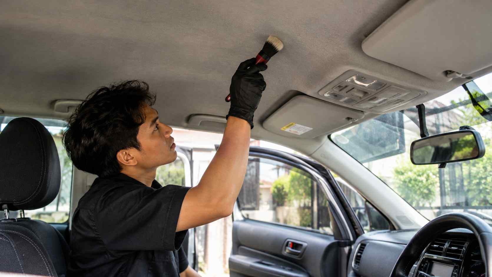 Cara Membersihkan Plafon Mobil yang Kotor